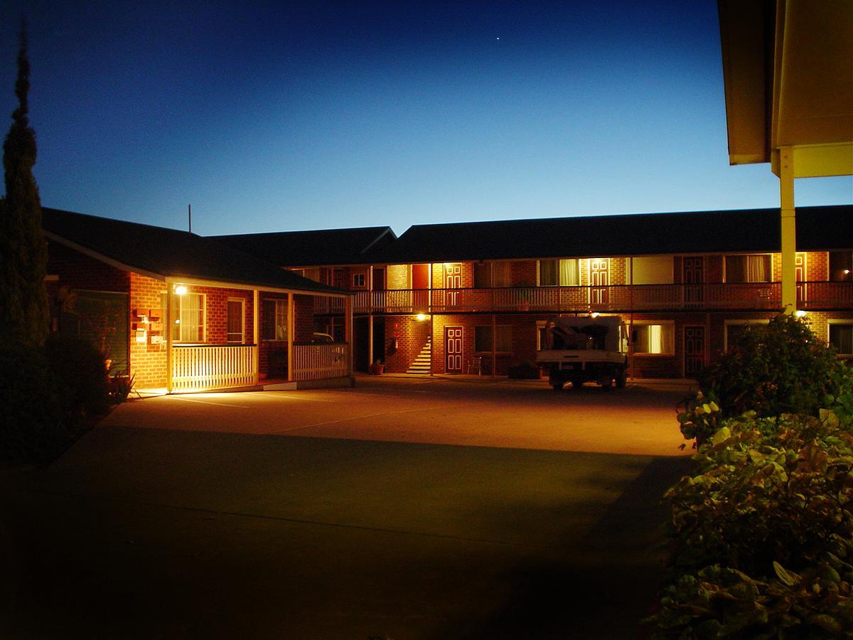 The Crossing Motel Junee Экстерьер фото